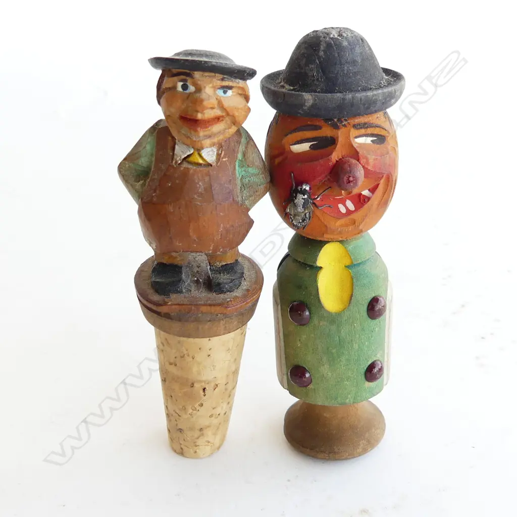 TWO ANRI BOTTLE STOPPERS - MAN WITH FLY ON FACE & MAN IN APRON L. 95MM Image 1++