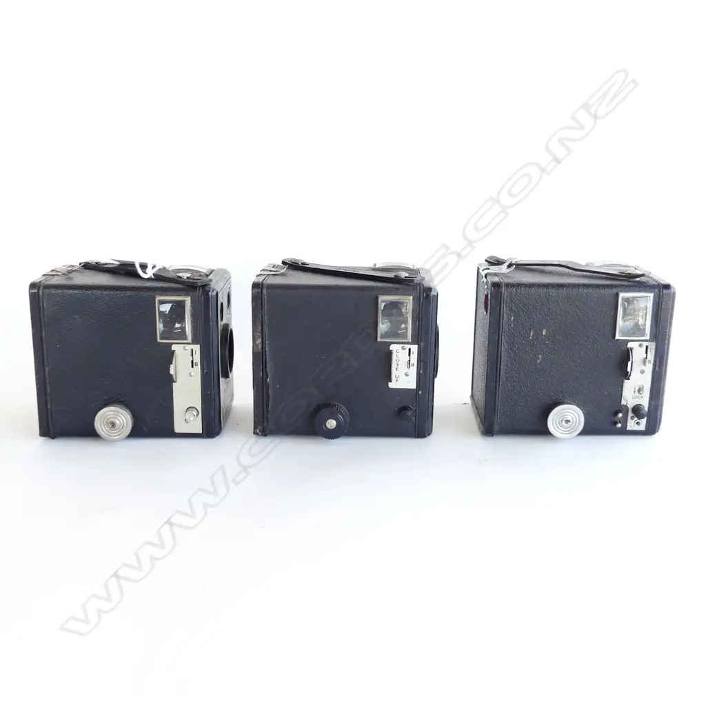 3 VINTAGE BOX BROWNIE CAMERAS Image 1++