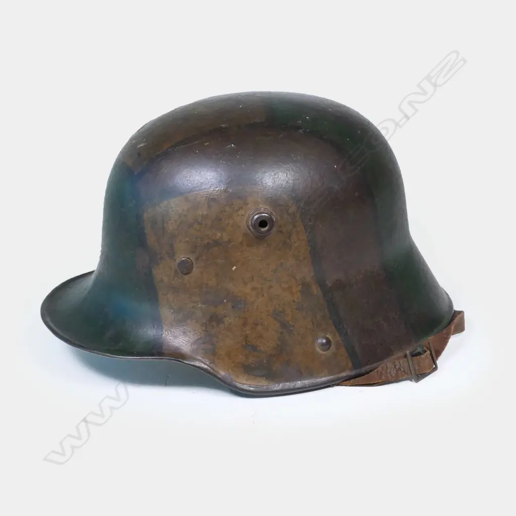 GERMAN WWI M16 CAMOUFLAGE COMBAT HELMET w original leather lining Image 1++