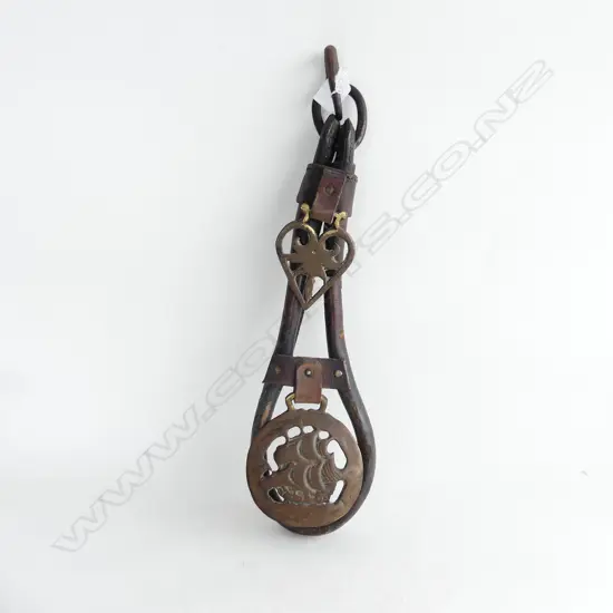 OLD HORSE LEATHER WITH HORSE BRASSES L. 480MM