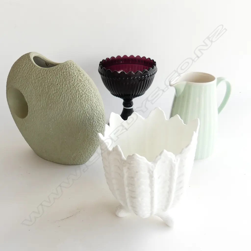 4 PCES; 3 VASES COALPORT, MARIMIKKO, OTHER + WEDGWOOD GREEN JUG Image 1++