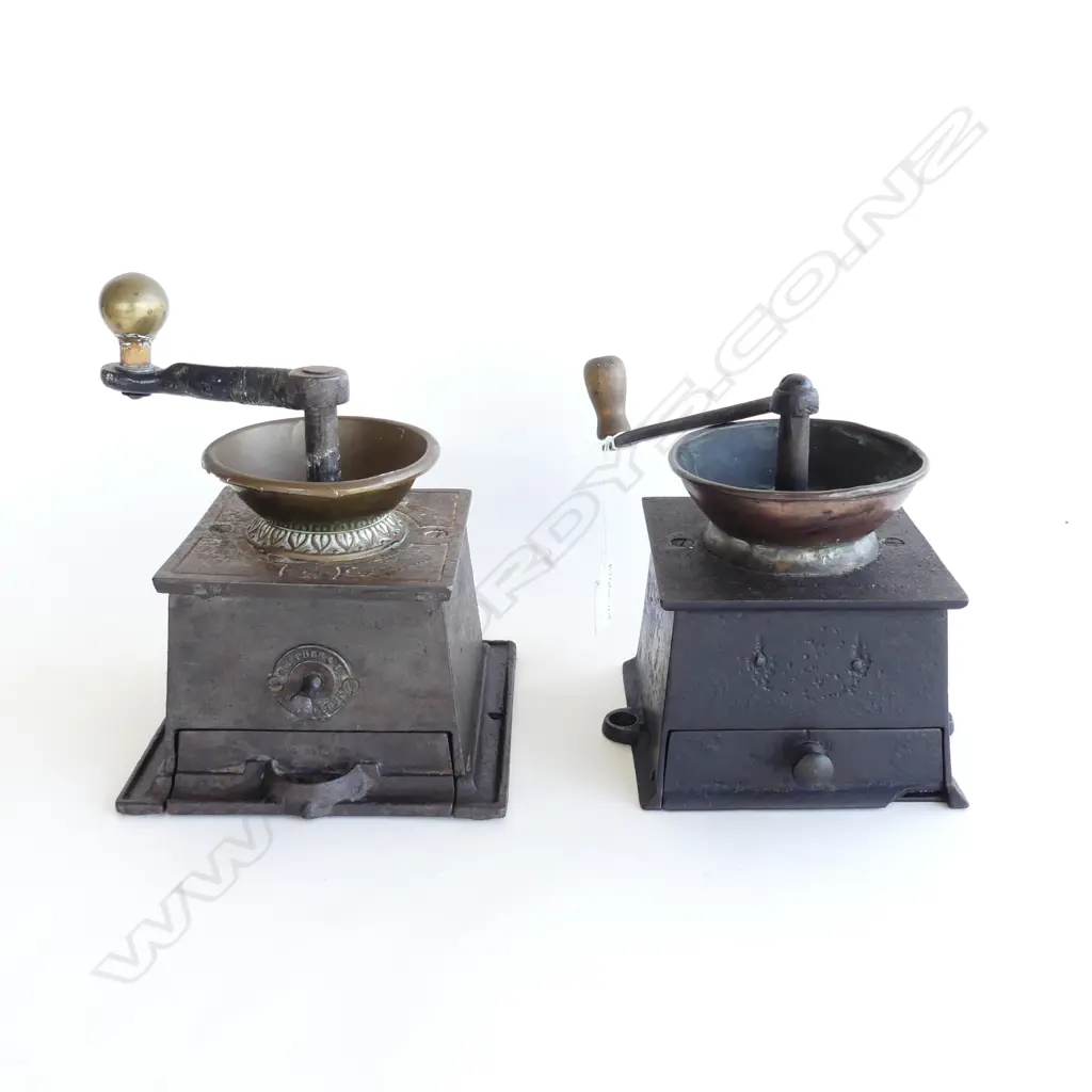 TWO VICTORIAN CAST IRON COFFEE GRINDERS WITH BRASS & COPPER FITTINGS L. 150MM Image 1++