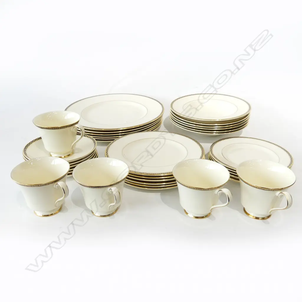 MINTON 'ST JAMES' 35 PC DINNER SET (6 DINNER, LUNCHEON, SOUP BOWLS, 5 CUPS, 6 SAUCERS3 Image 1++