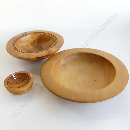 3 PCES TURNED WOOD; 2 BOWLS 280mm dia + COASTER