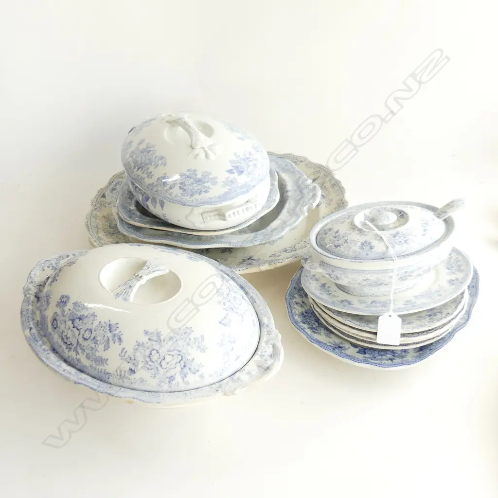 12 PCES ASST VICTORIAN BLUE & WHITE CHINA; TUREENS /PLATES/ASHETS ETC L 370 MM Image 1++