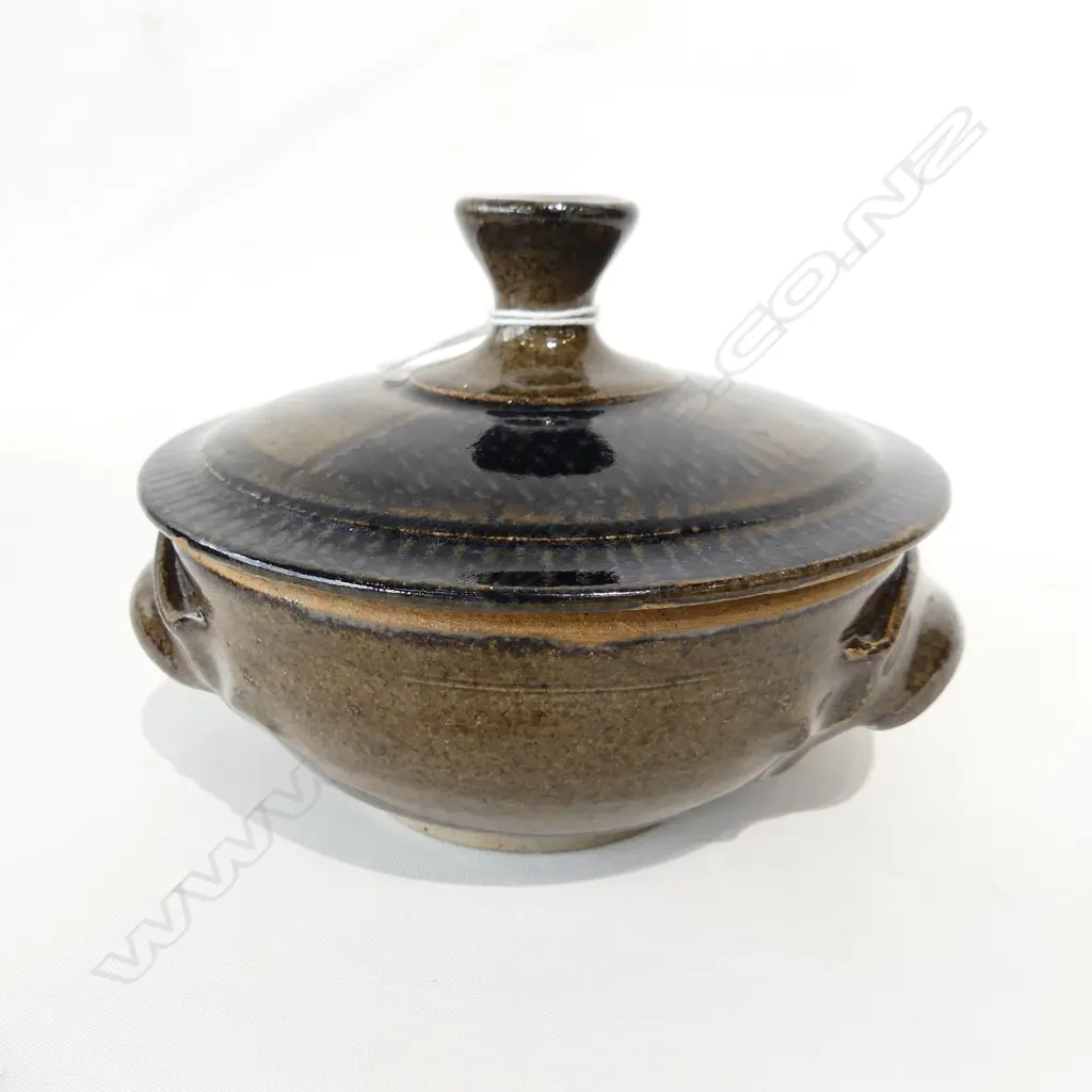 8 CROWN LYNN BROWN RAMEKINS w. AIR NZ KORU 85mm dia + SIGNED POTTERY TUREEN 140mm dia Image 1++