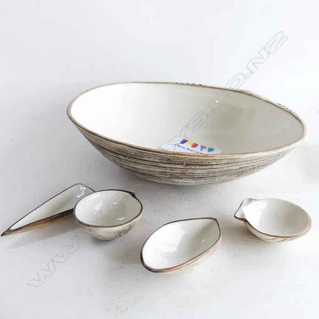LRG ROYCE MCGLASHEN SHELL BOWL 350MM X 330MM & 4 SML DISHES Image 1++