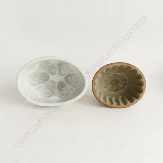 2 JELLY MOULDS