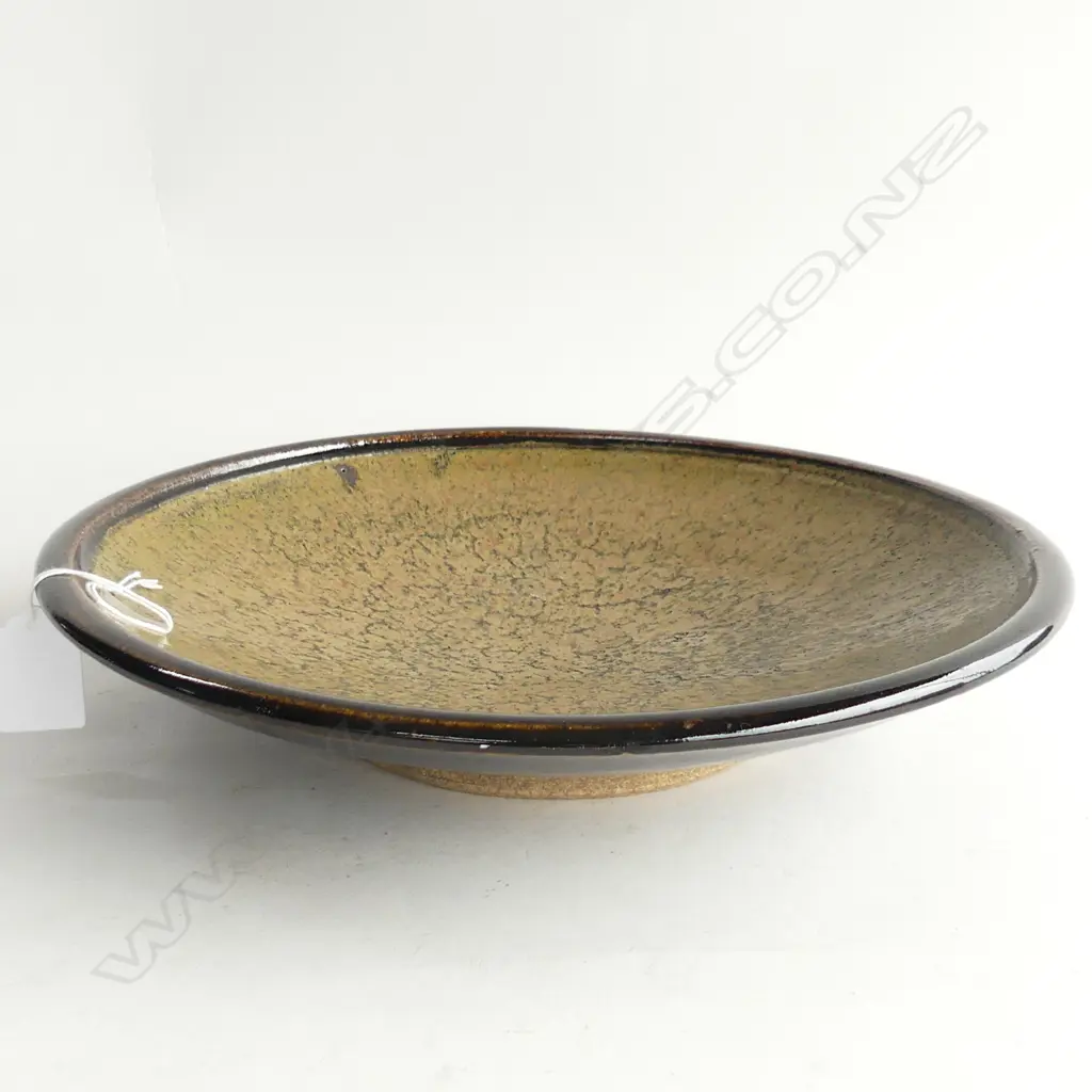 LEN CASTLE? UNMARKED MUSTARD GLAZE STUDIO POTTERY SHALLOW BOWL Dia.305mm Image 1++