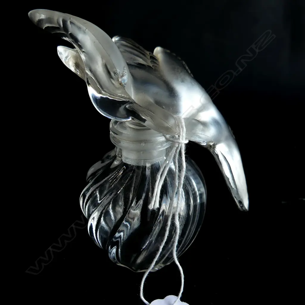 LALIQUE PERFUME BOTTLE FOR NINA RICCI L'AIR DU TEMPS PERFUME (nibbles to doves) Image 1++
