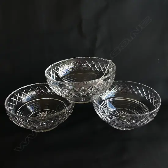 SET 3 CRYSTAL BOWLS