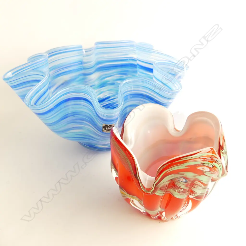 2 JAPANESE ART GLASS BOWLS; HINERI BLUE 280mm dia & NORLEANS RED Image 1++