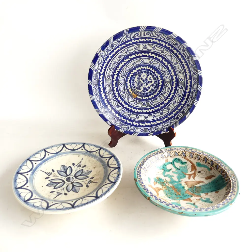 3 OLD TIN GLAZE TYPE LGE DISHES lgest Dia.380mm Image 1++