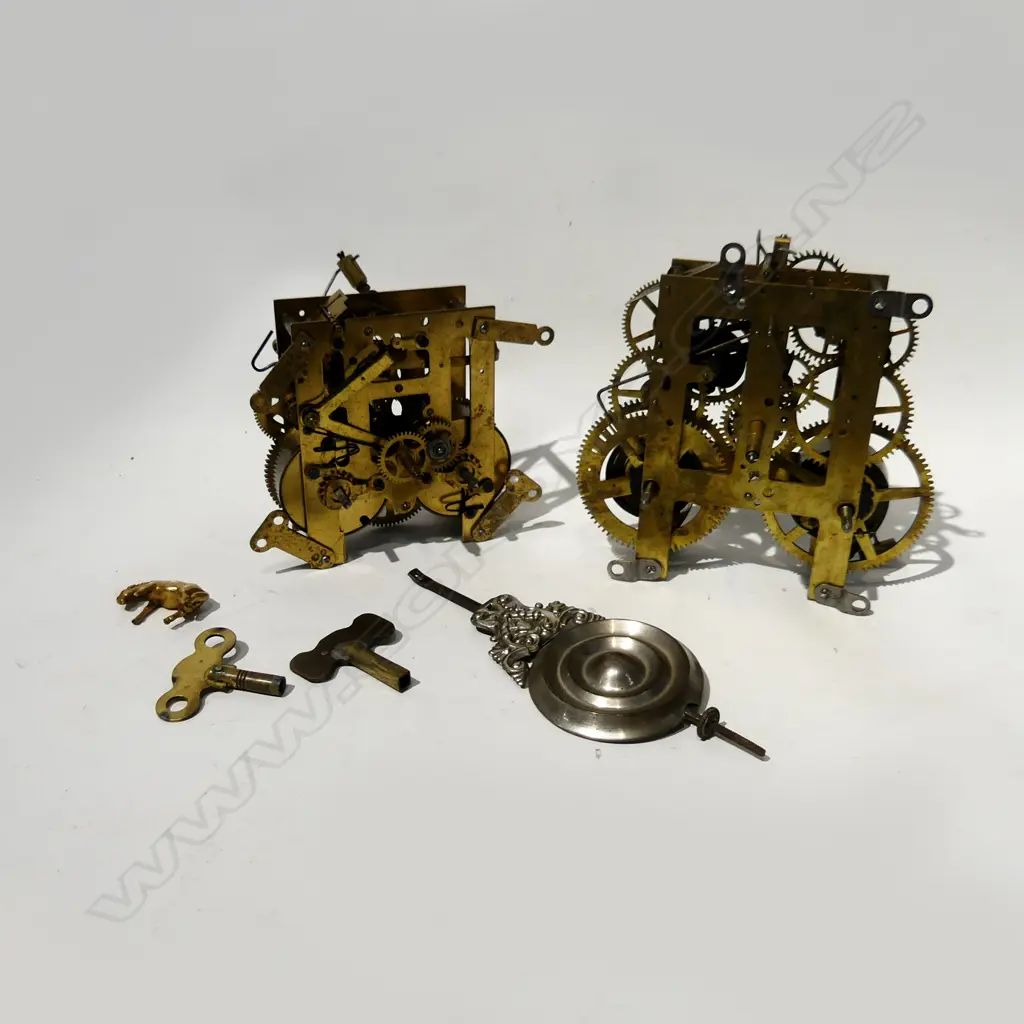 SM BOX ASST ANSONIA CLOCK MECHANISMS Image 1++
