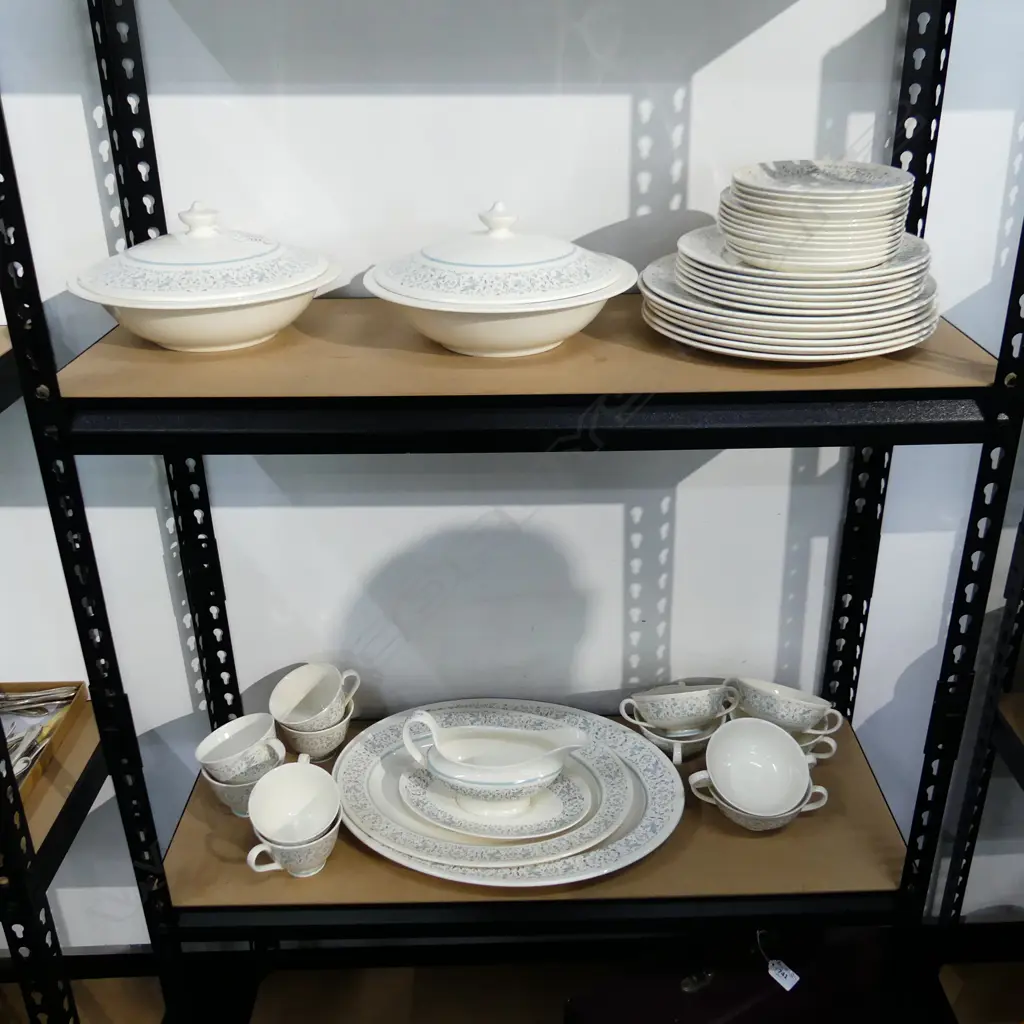 ROYAL DOULTON PART DINNER SERVICE 'ARABESQUE' Image 1++