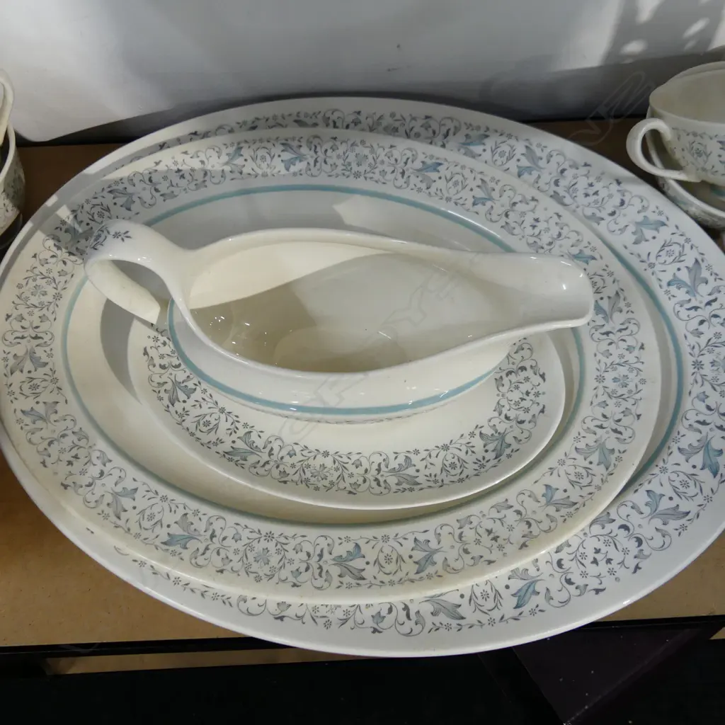 ROYAL DOULTON PART DINNER SERVICE 'ARABESQUE' Image 1++