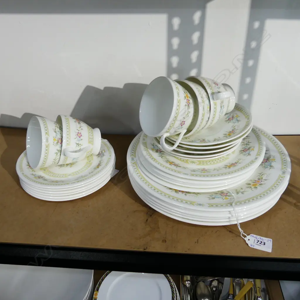 MINTON 'WILDMORE' DINNER SET; 6 DINNER PLATES, 5 LUNCHEON  TRIOS, ETC.. Image 1++