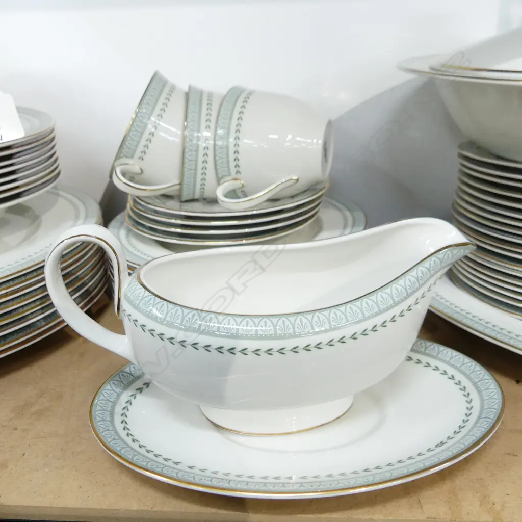 8 ROYAL DOULTON 'BERKSHIRE' LG DINNER SERVICE; 8 PLACE SETTINGS (1CUP MISSING) + SERVING DISHES Image 1++