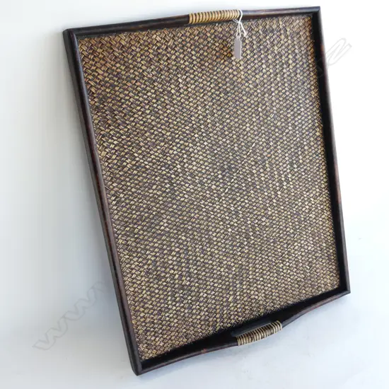 LG WOODEN TRAY w. WOVEN BASE 450x550mm