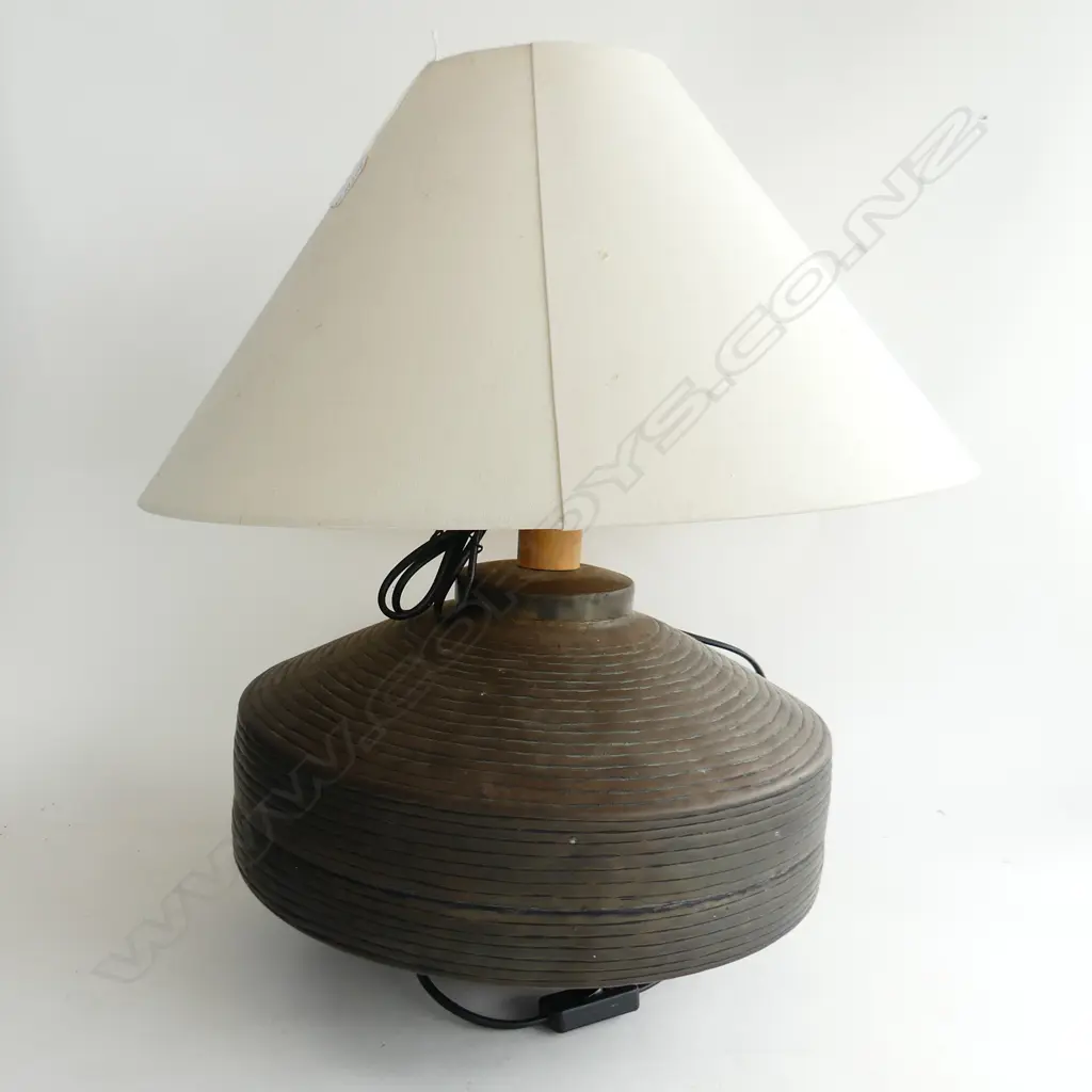 LGE FLARED COPPER VESSEL BASED TABLE LAMP W SHADE H.530mm Image 1++