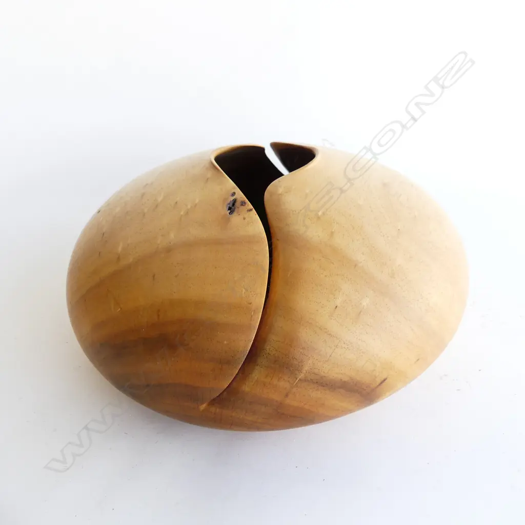 ALLEY HALL SIGNED ACACIA MELANOXYLON WOODEN BOWL 270mm dia Image 1++