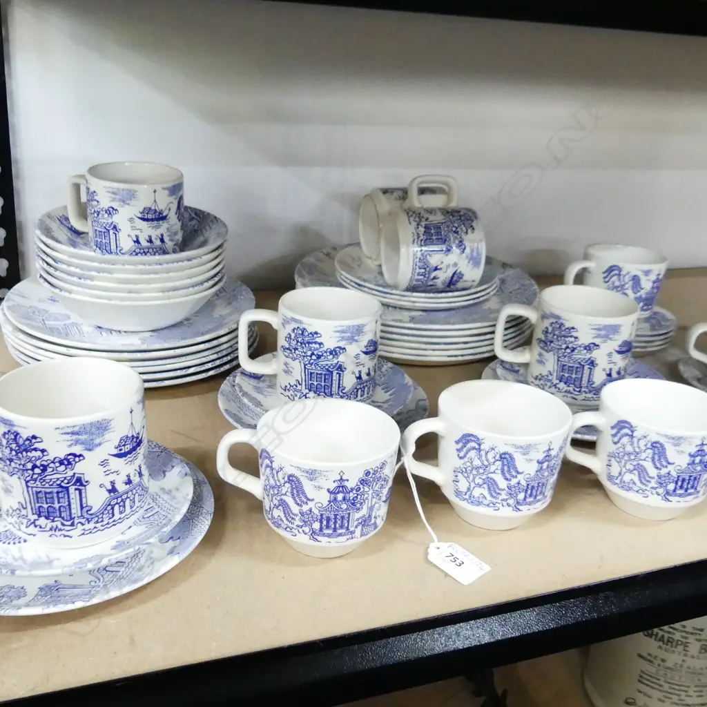 KELSTON CERAMICS 'WILLOW' PART DINNER SERVICE Image 1++