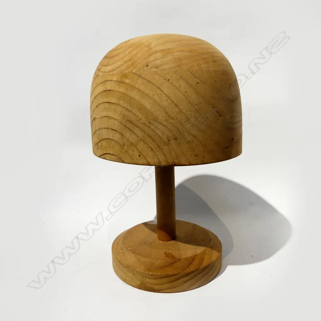 VINTAGE WOODEN HAT BLOCK H. 300MM Image 1++