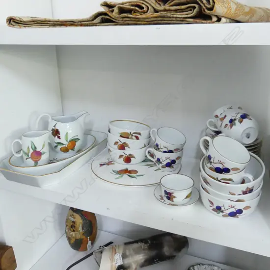 ROYAL WORCESTER 'EVESHAM' 6 TRIOS, CAKE PLATE, 6 BOWLS, 2 SERVING DISHES, 2 JUGS ETC..