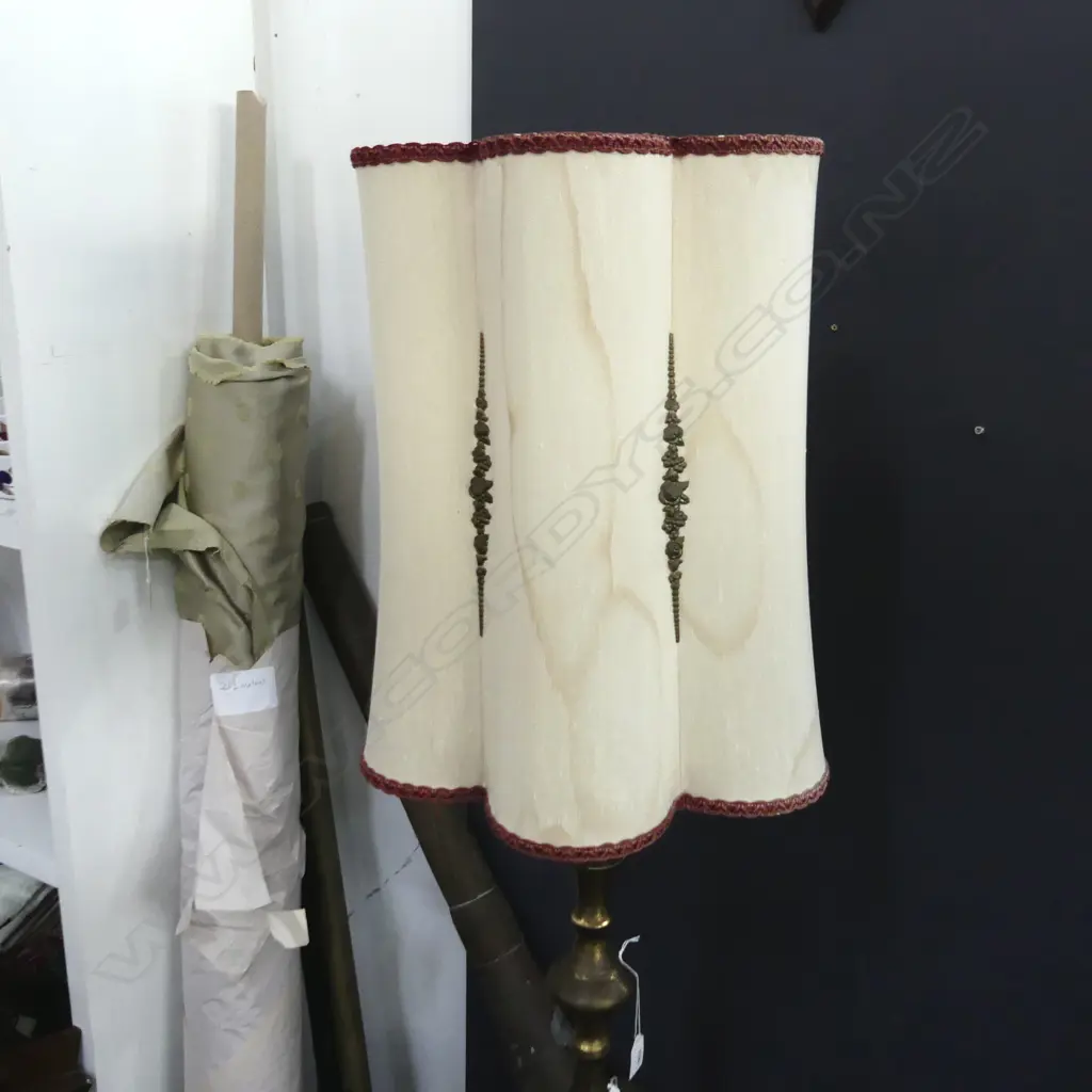 VINTAGE STANDARD LAMP; BRASS STAND H.1610mm Image 1++