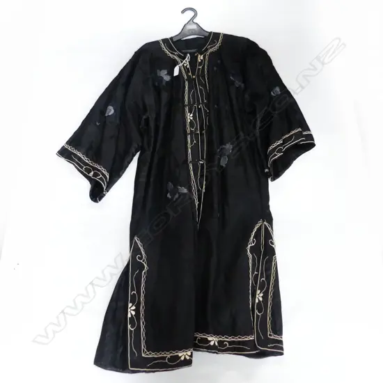 VINTAGE BLACK SILK / SATIN? EMBROIDERED CHINESE DRESSING GOWN / JACKET