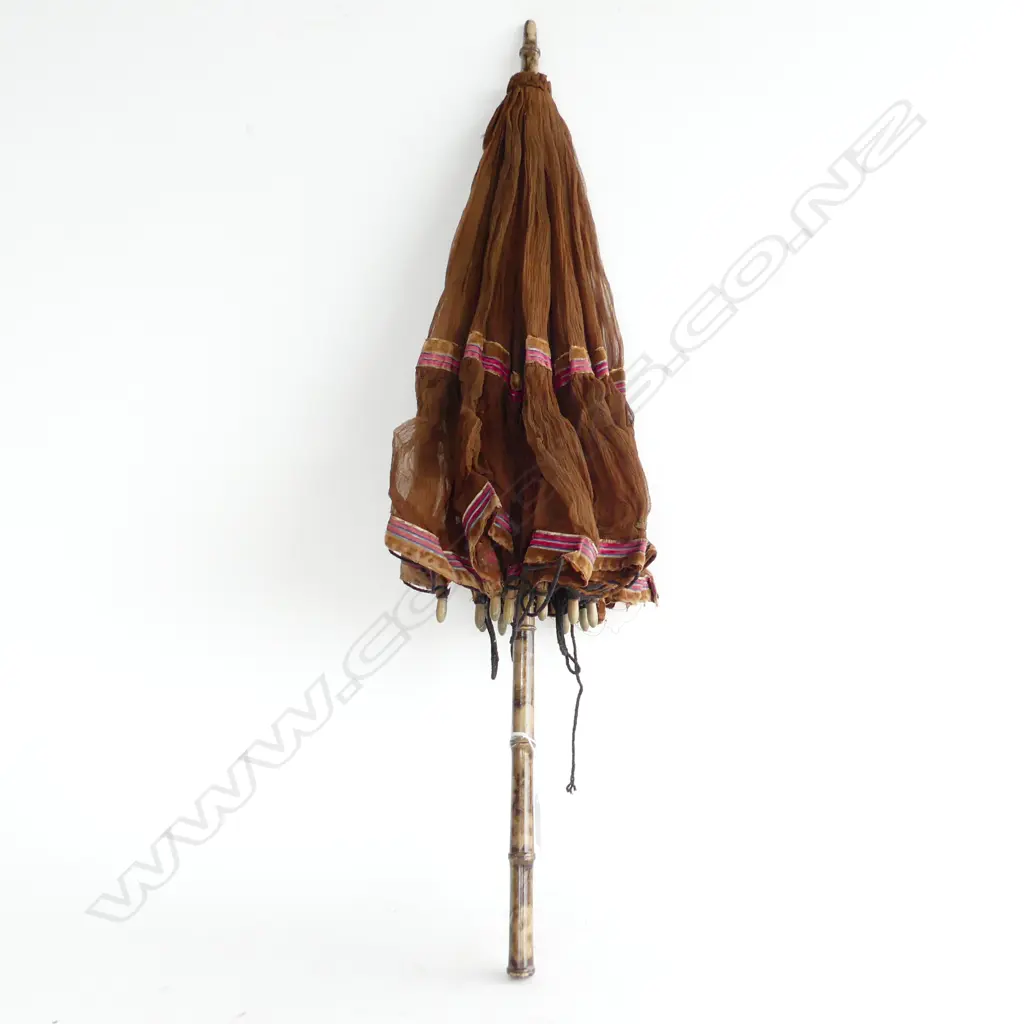 VINTAGE PARASOL WITH FAUX BAMBOO HANDLE L. 670MM (A/F) Image 1++