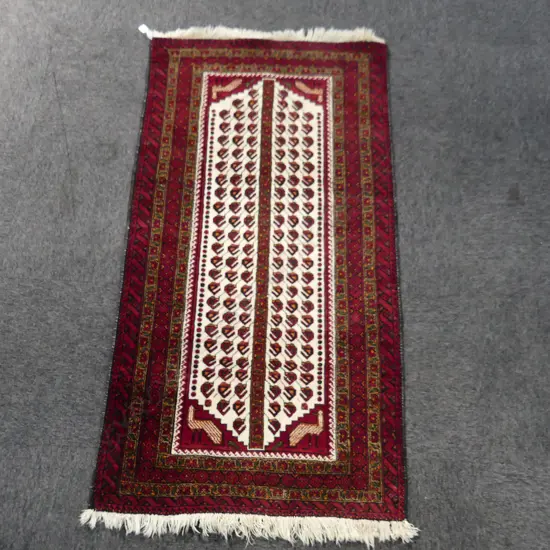 HAND KNOTTED ALL WOOL RUG 900x1600mm