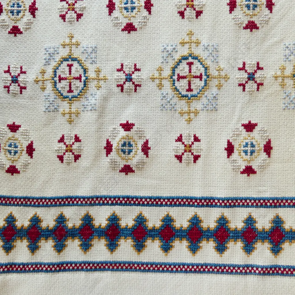 LG WOOLLEN HAND EMBROIDERED CURTAIN. PATTERN FROM TILED ANCIENT ROMAN VILLA IN ENGLAND Image 1++