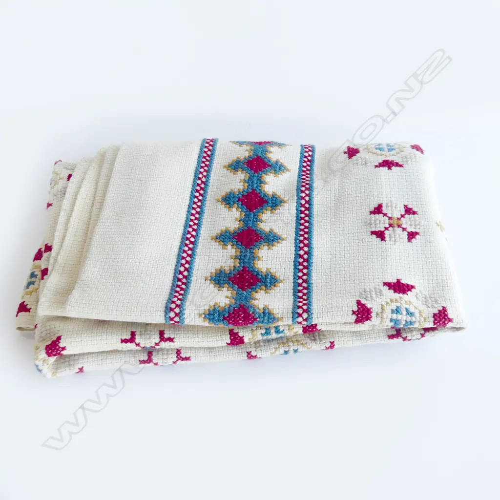 LG WOOLLEN HAND EMBROIDERED CURTAIN. PATTERN FROM TILED ANCIENT ROMAN VILLA IN ENGLAND Image 1++