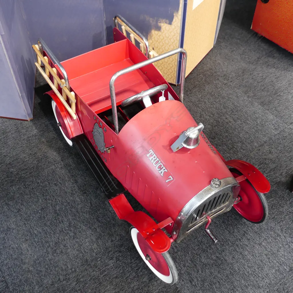 RED METAL FIRE ENGINE PEDAL CAR L.1140mm Image 1++