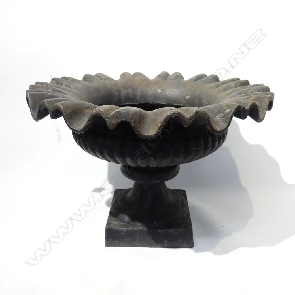 LG BLACK PAINTED CAST IRON GARDEN URN 415mm dia / H.280mm Image 1++