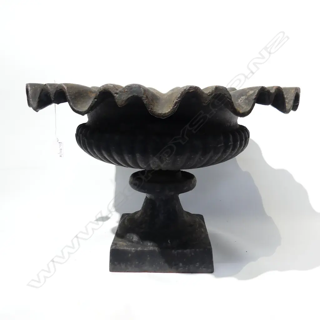 LG BLACK PAINTED CAST IRON GARDEN URN 415mm dia / H.280mm Image 1++