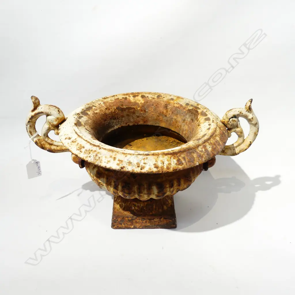 CAST IRON GARDEN URN, 2 HANDLES 270mm dia Image 1++