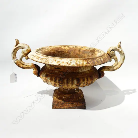 CAST IRON GARDEN URN, 2 HANDLES 270mm dia