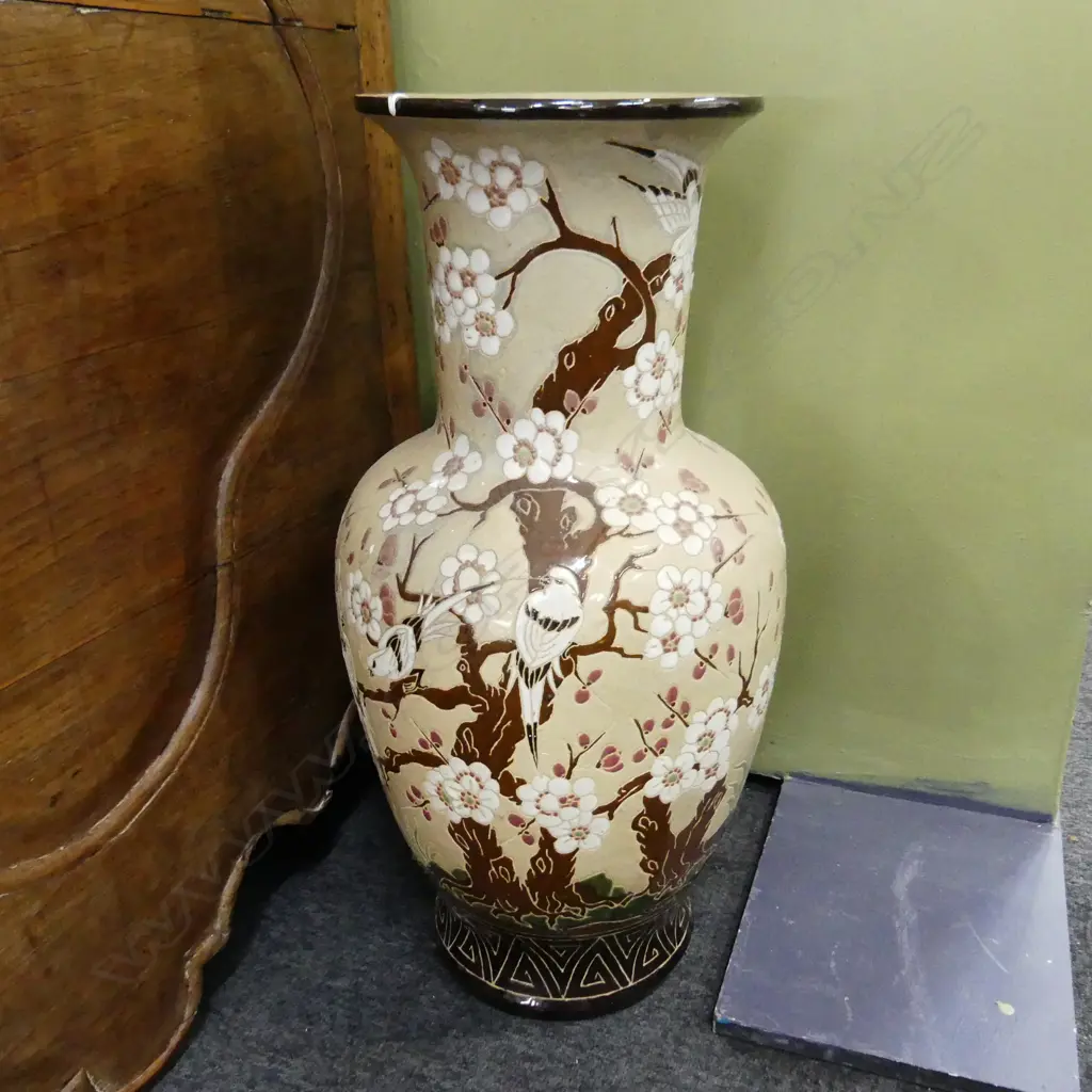 LG BROWN ORIENTAL VASE w. BLOSSOM DESIGN H.630mm Image 1++