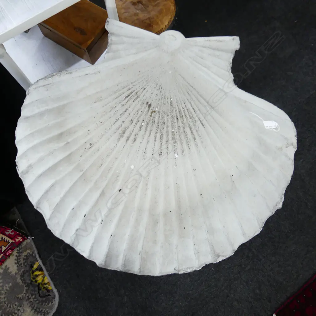 CAST CONCRETE FISH & SHELL LGE BIRD BATH Image 1++