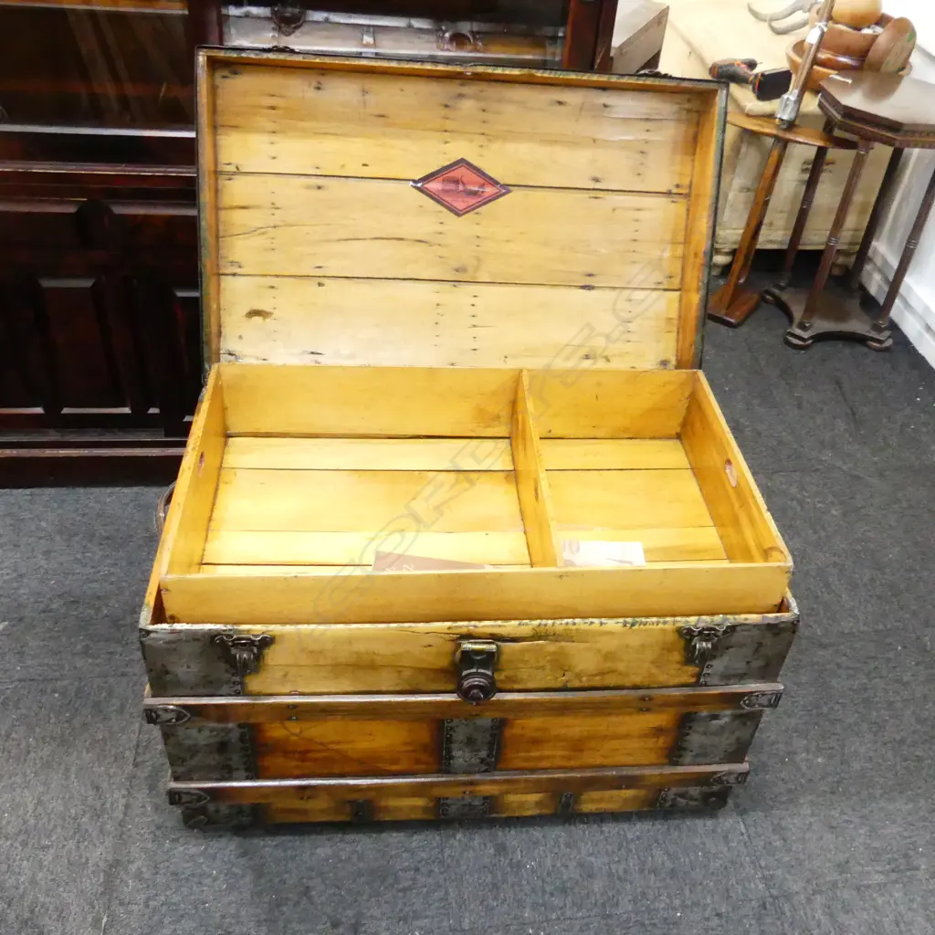 LG WOODEN ORIENTAL STEAMER CHEST w. METAL DETAIL 860x530x570mm Image 1++