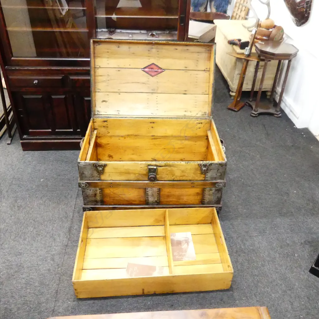 LG WOODEN ORIENTAL STEAMER CHEST w. METAL DETAIL 860x530x570mm Image 1++