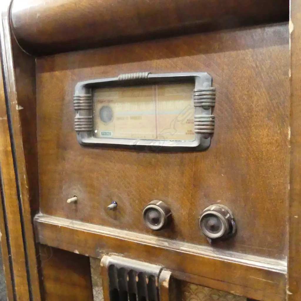 VINTAGE LARGE VALVE RADIOGRAM 'STANDARD BROADCAST'... Image 1++