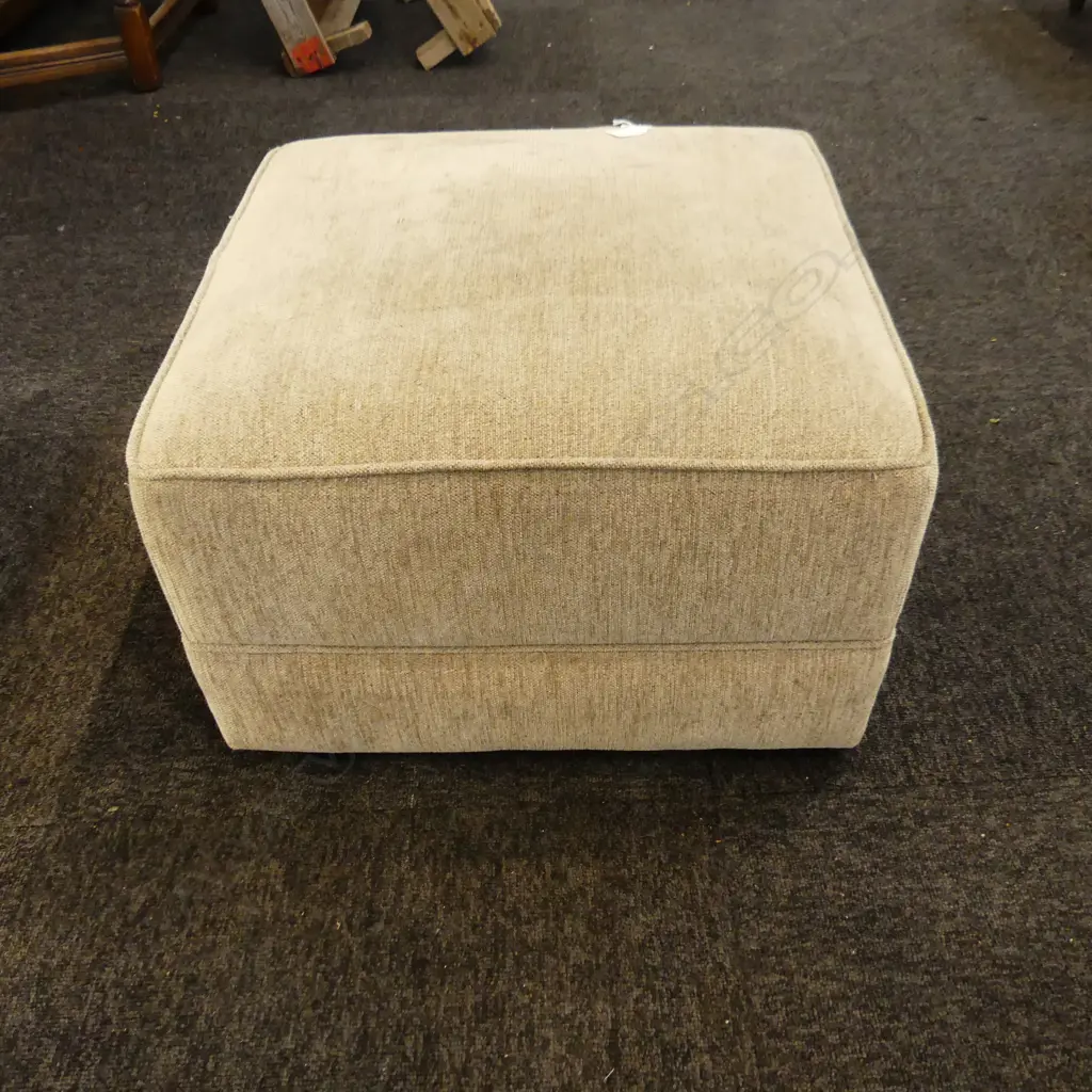 OTTOMAN 500 X 500MM Image 1++