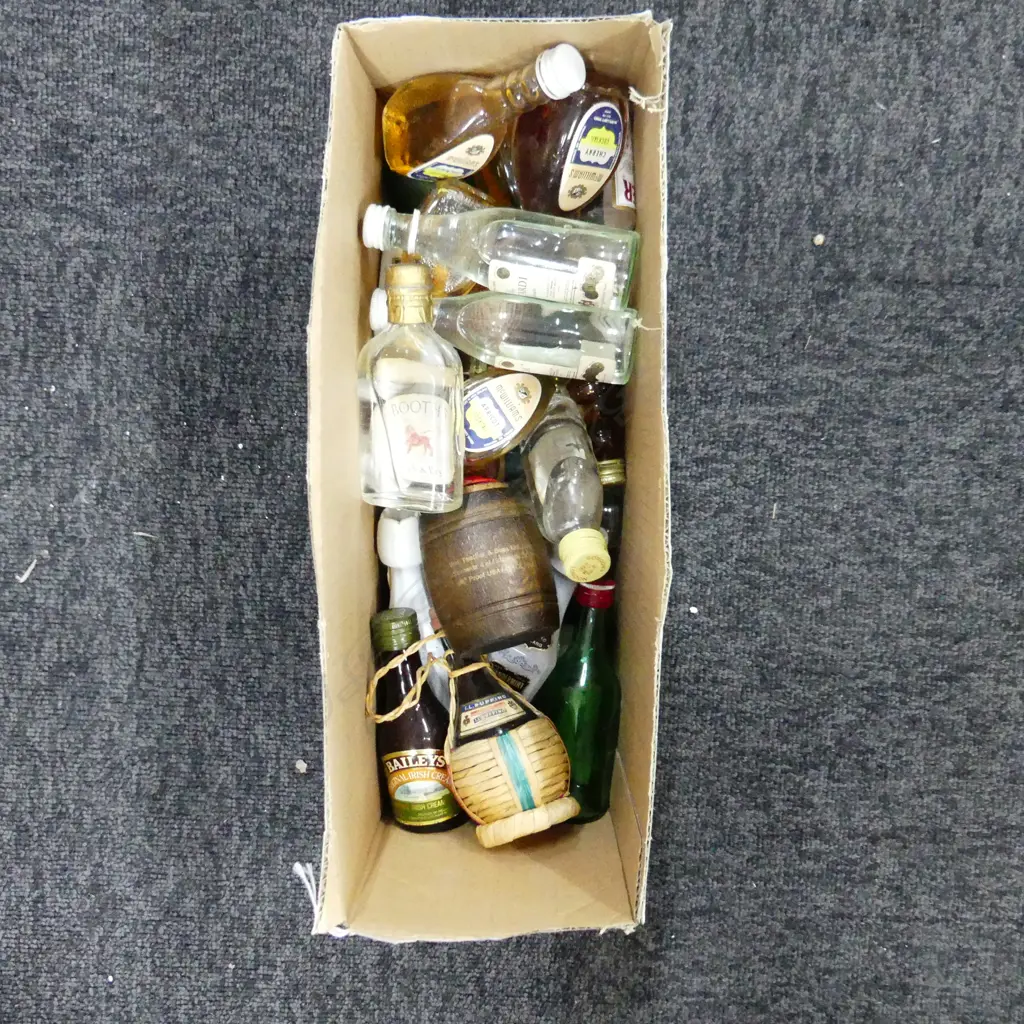 BOX LOT MINIATURE COLLECTORS BOTTLES  Image 1++