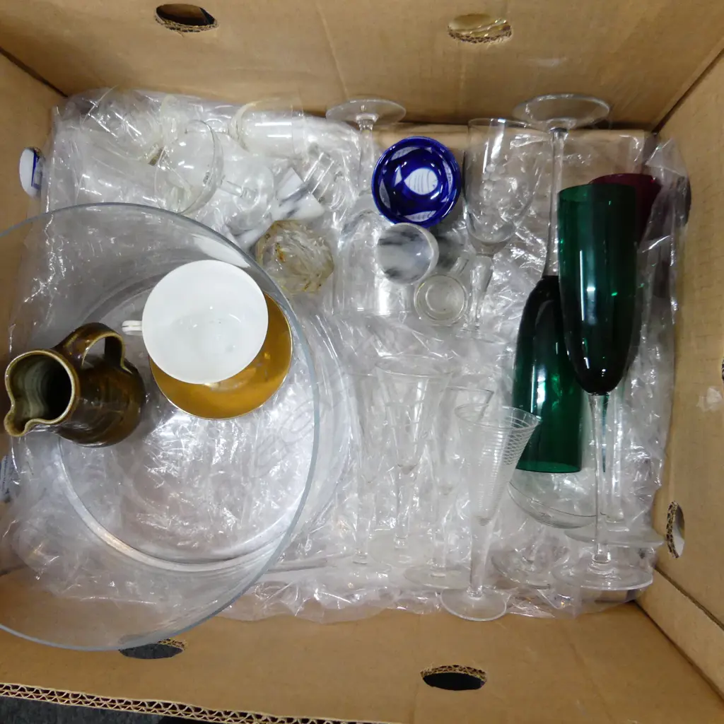 BOX LOT GLASS CHINA CERAMIC AND VAN DE PUTEN Image 1++