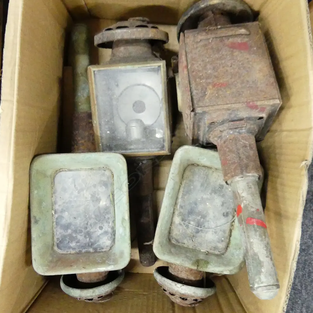 BOX LOT 4 LANTERNS Image 1++