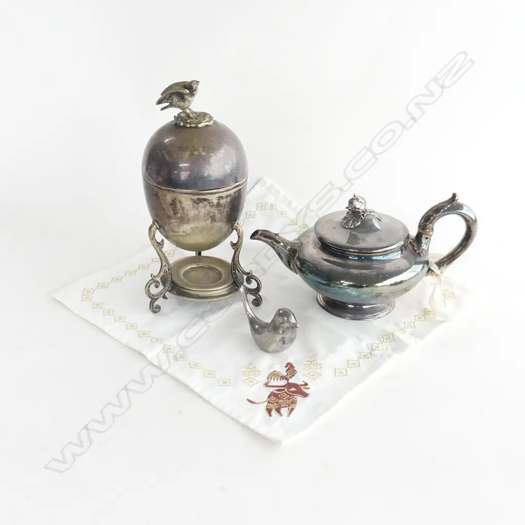 BASKET VINTAGE SILVER PLATE  INCL. TEAPOT (ORIGINAL GIFT TAG ATTACH.) BIRD ETC.. Image 1++