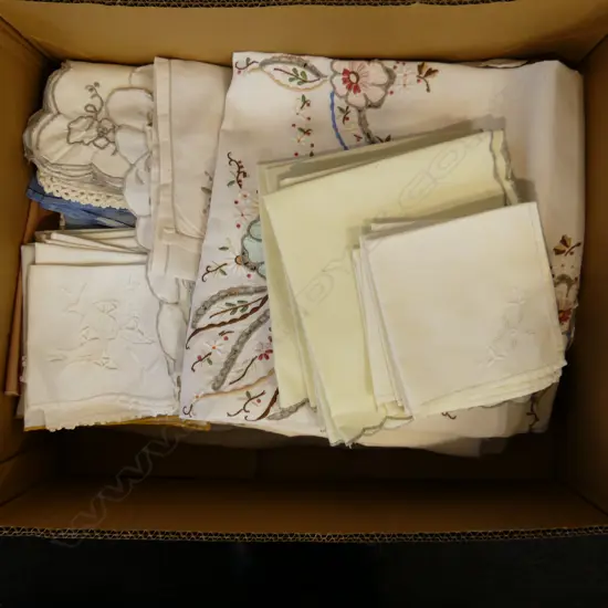 BOX LOT ASST LINEN NAPKINS, TABLECLOTHS ETC..